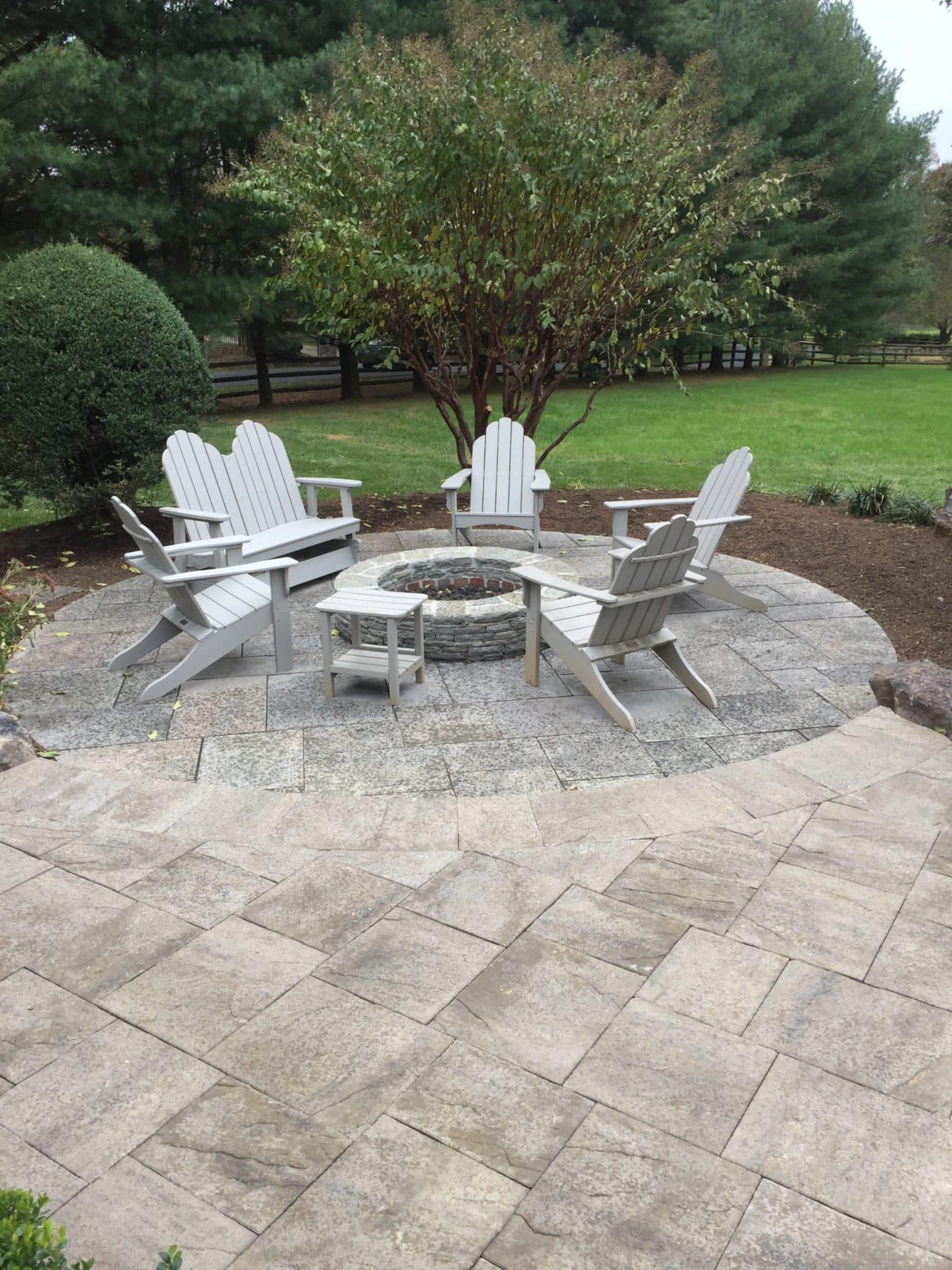 593 Round Firepit within Circular Flagstone Patio
