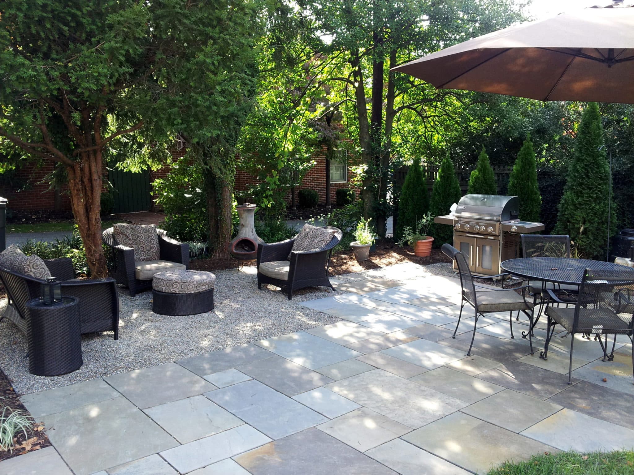 15 Informal Flagstone and Gravel Patio