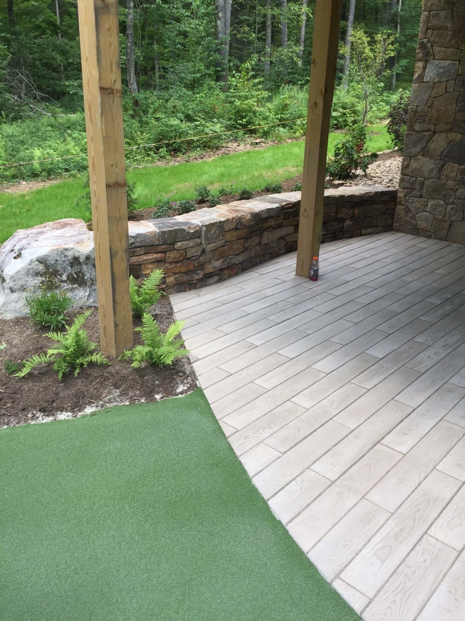 582 Techo-Bloc Borealis Patio and Stone Retaining Wall