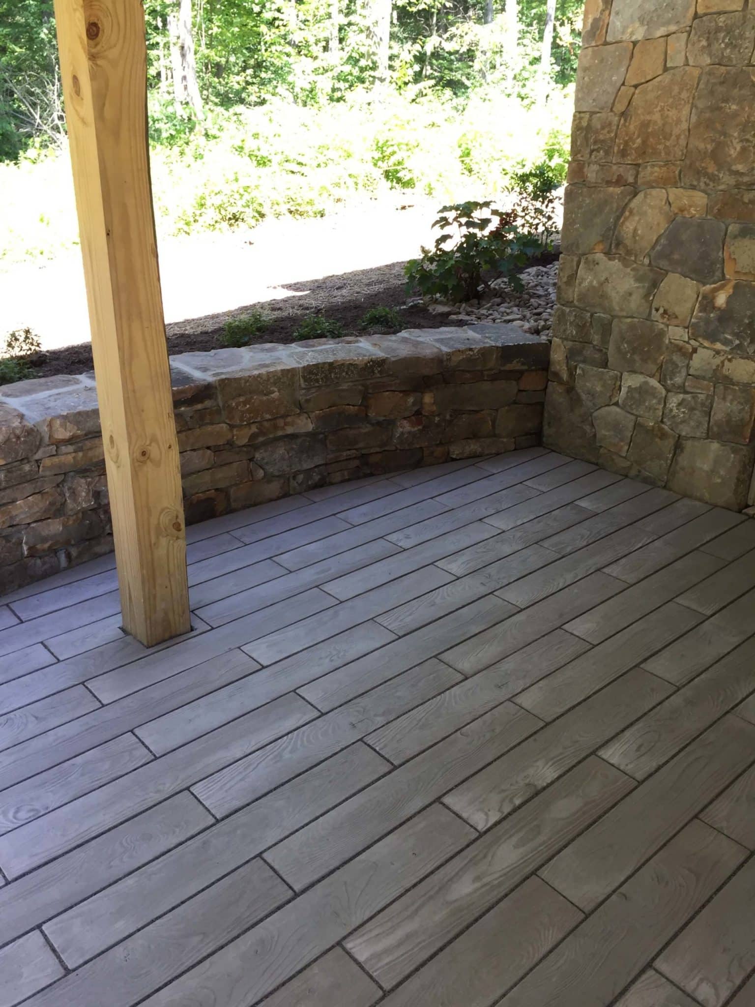 584 Techo-Bloc Borealis Patio and Stone Retaining Wall